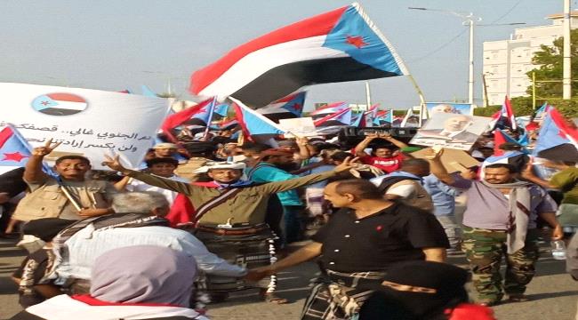 لليوم الثالث..أبناء العاصمة عدن يواصلون التصعيد الثوري بمسيرة جماهيرية حاشدة في البريقة .. (بيان) 