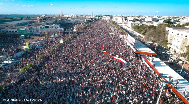 مليونية العاصمة عدن تجدد التفويض للرئيس الزبيدي وتؤيد البيان الدستوري 