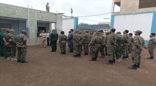 الرقابة والتفتيش والتوجيه المعنوي بأمن عدن تنفذان نزولاً ميدانياً إلى قسم شرطة الدرين 