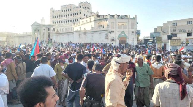 تحت الضغط الشعبي انسحاب القوات العسكرية من سيئون وبدء فعاليات مليونية رفض الوصاية 