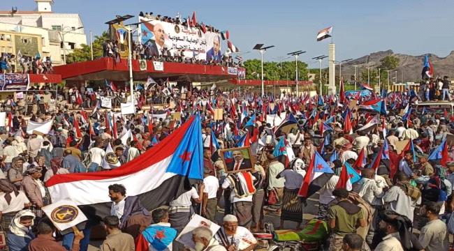 مليونية "رفض الوصاية ومناهضة الاحتلال".. الجنوب يبعث رسالة سياسية حاسمة من عدن وحضرموت 