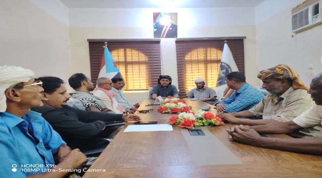 رئيس انتقالي سقطرى يناقش مع اللجنة الإعلامية تحضيرات فعالية الرابع من مايو 