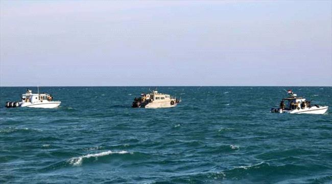 اخبار وتقارير – إنقاذ طاقم عبّارة يمنية غرقت في باب المندب