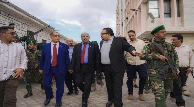 اخبار وتقارير – الكثيري والخُبجي يتفقدان سير العمل بمؤسسة 14 أكتوبر اخبار وتقارير – الكثيري والخُبجي يتفقدان سير العمل بمؤسسة 14 أكتوبر