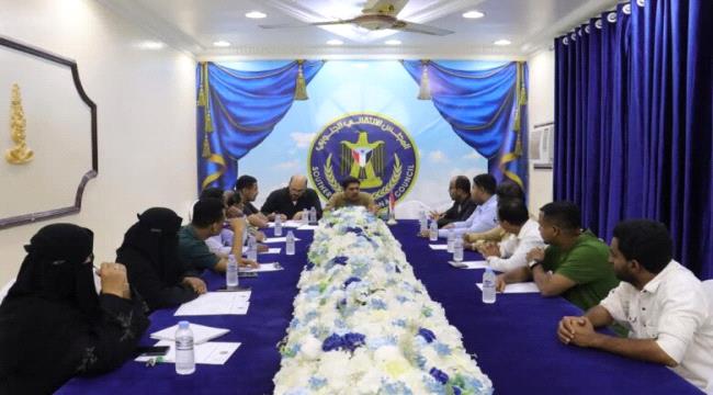 اخبار وتقارير – انتقالي حضرموت يشدد على رفض كافة أشكال التجنيد خارج مؤسسات الدولة العسكرية والأمنية