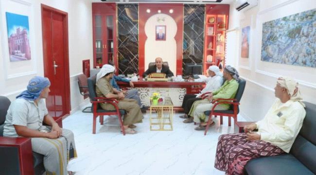 اخبار وتقارير – مدير عام سيئون يطلع على أوضاع مكتب الصناعة والتجارة بالمديرية