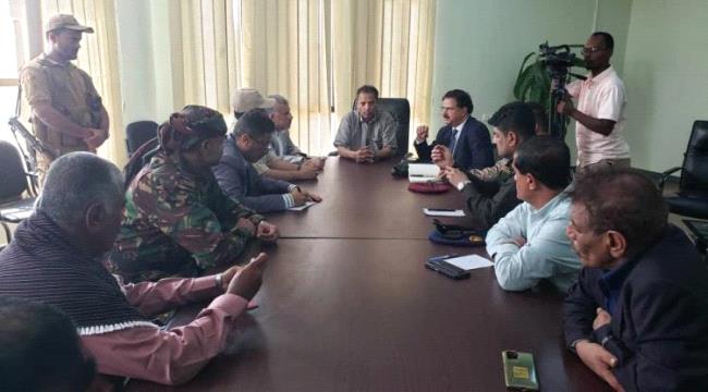 اخبار وتقارير – اجتماع للقيادات العسكرية والأمنية بأبين يدعو إلى رفض تسييس قضية عشال