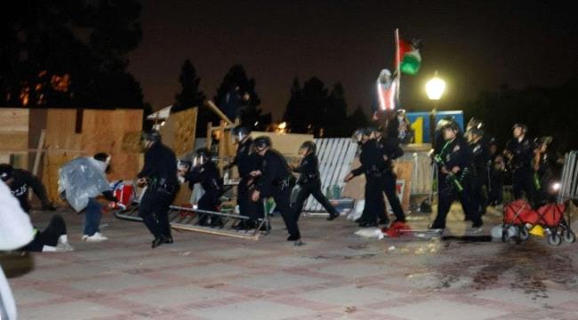 الشرطة الأمريكية تقتحم حرم جامعة كاليفورنيا لفض اعتصام الطلاب المؤيدين ...
