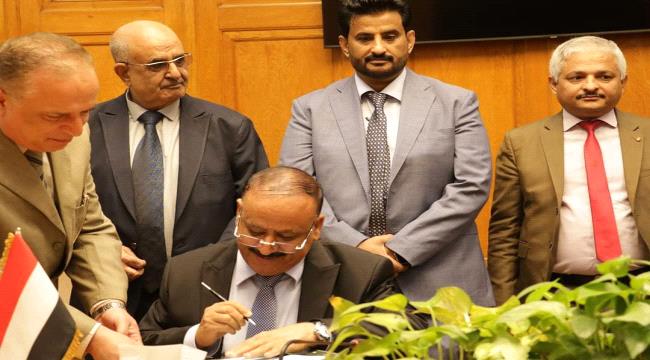 اخبار وتقارير – وزير النقل يوقع إتفاقية تنظيم نقل البضائع على الطرق البرية بين الدول العربية اخبار وتقارير – وزير النقل يوقع إتفاقية تنظيم نقل البضائع على الطرق البرية بين الدول العربية