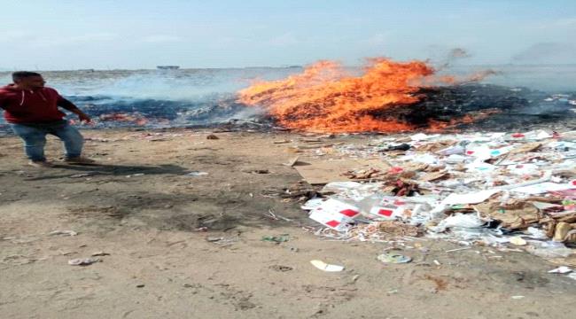 اخبار وتقارير – جمرك المنطقة الحرة بعدن يتلف شحنة دجاج مجمد غير مطابقة للمواصفات اخبار وتقارير – جمرك المنطقة الحرة بعدن يتلف شحنة دجاج مجمد غير مطابقة للمواصفات