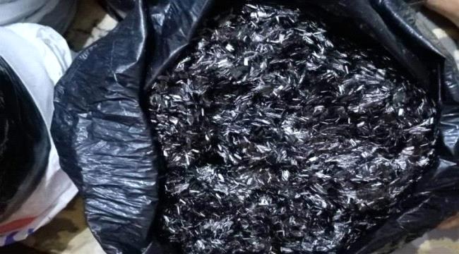أمن المهرة يضبط مواد مشبوهة تستخدم في الصناعة العسكرية