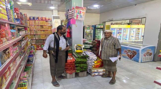 انتقالي حبان وفريق التجارة والصناعة ينفذان حملة ميدانية لضبط الأسعار ...