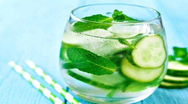 لماذا يعتبر ماء الخيار خياراً صحياً يومياً؟ ...