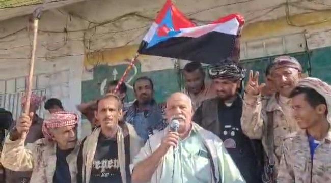 اخبار وتقارير – لودر: الشيخ صالح الخضر أمصاد يلقي كلمة أمام المعتصمين في مخيم المنطقة الوسطى اخبار وتقارير – لودر: الشيخ صالح الخضر أمصاد يلقي كلمة أمام المعتصمين في مخيم المنطقة الوسطى