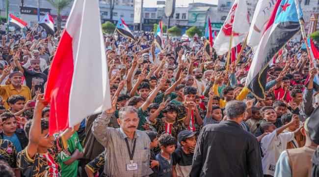تواصل الزخم الجماهيري في ساحة الاعتصام المفتوح بالعاصمة عدن
