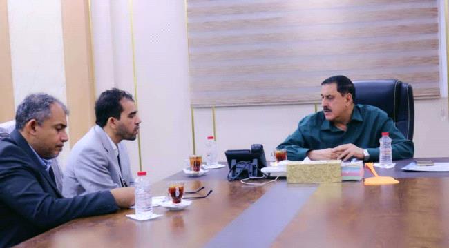 مدير أمن عدن يبحث مع الصليب الأحمر سبل تعزيز الدعم الإنساني للسجون