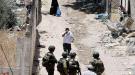 مستوطنون إسرائيليون يهجرون 25 عائلة فلسطينية بالقدس...