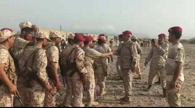 قائد اللواء 14 صاعقة يهنئ المقاتلين بعيد الأضحى ويشيد بصمودهم