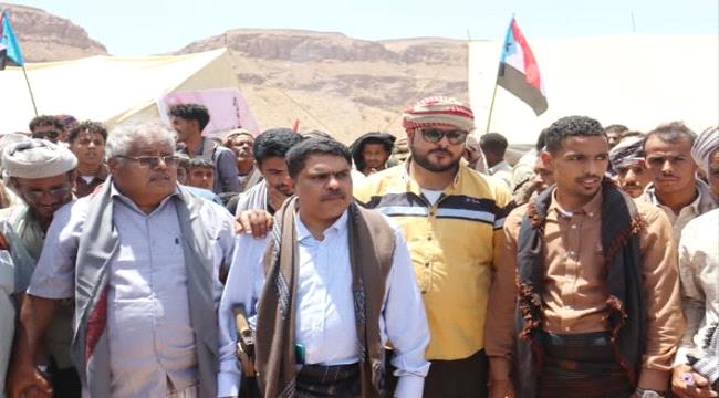 رئيس انتقالي حضرموت يشهد الزواج الجماعي الميسر الأول لعدد 100 عريس وعروس في مديرية يبعث