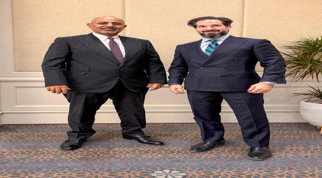الرئيس الزُبيدي يلتقي السفير الأمريكي ويؤكد أهمية دعم جهود السلام والاستقرار