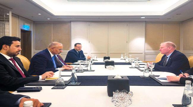 الرئيس الزُبيدي يبحث مع السفير الأسترالي سُبل دعم تنفيذ الإصلاحات الشاملة في مؤسسات الدولة