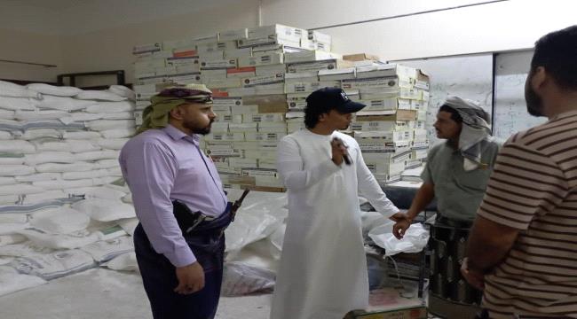 اخبار وتقارير – السقاف يطلع على سير عملية توزيع السلال الغذائية لذوي الشهداء والأسر المحتاجة في خور مكسر اخبار وتقارير – السقاف يطلع على سير عملية توزيع السلال الغذائية لذوي الشهداء والأسر المحتاجة في خور مكسر