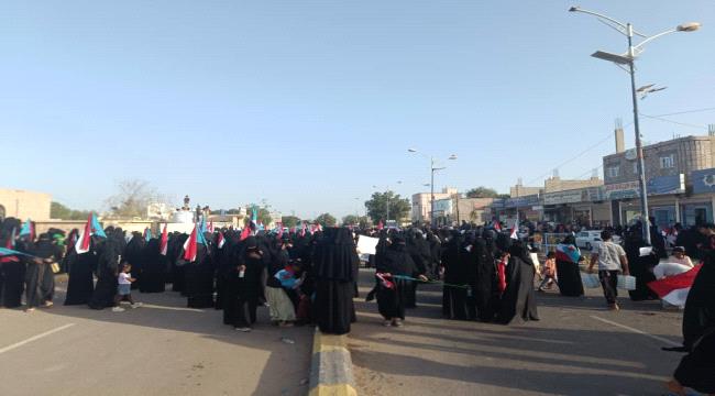 تظاهرة نسائية منددة بتردي الخدمات بلحج