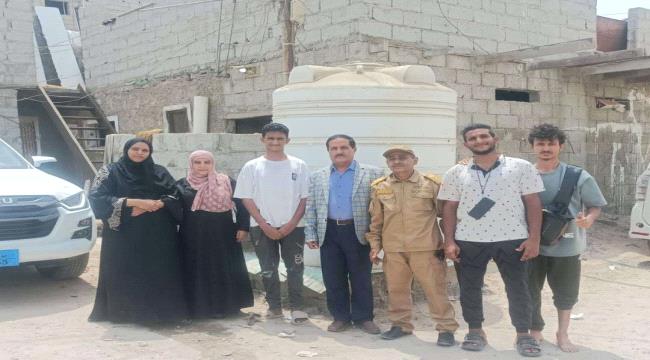 مساعد الأمين العام يقدم واجب العزاء لأسرة كادر الامانة محمد قائد