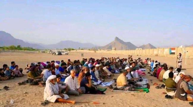 سكان بيحان يؤدون صلاة الاستسقاء طلبًا لنزول الأمطار