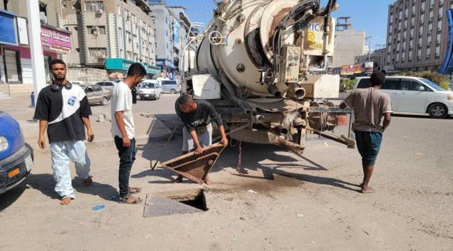 تنفيذ حملة ميدانية لتنظيف شبكات الصرف الصحي في المنصورة ...