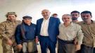 الرئيس القائد عيدروس الزُبيدي يزور القائد صلاح الشنفرة ويطمئن على صحته