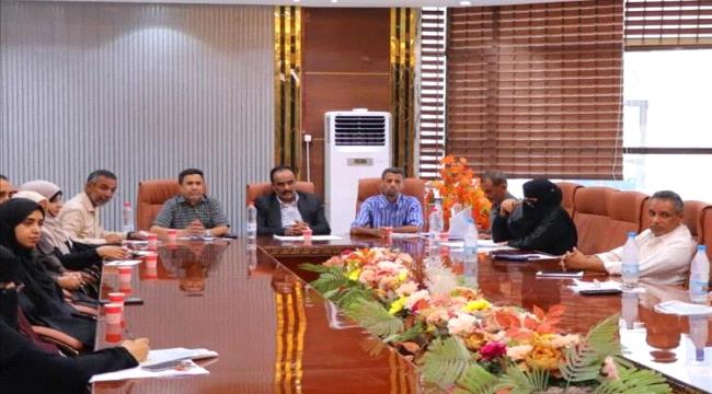 اخبار وتقارير – تنفيذي خورمكسر يناقش تقارير الأداء في مكاتب الأوقاف والرياضة