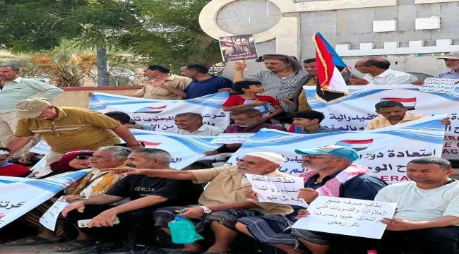 اخبار وتقارير - رواتب مؤجلة.. وتجويع يُرهق شعب الجنوب