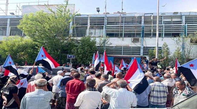 اخبار وتقارير – وقفة احتجاجية في صيرة للمطالبة بحلول عاجلة لأزمة المياه