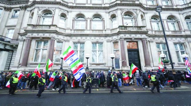 واشنطن تدرس وإسرائيل تتأهب وإيران تهدد