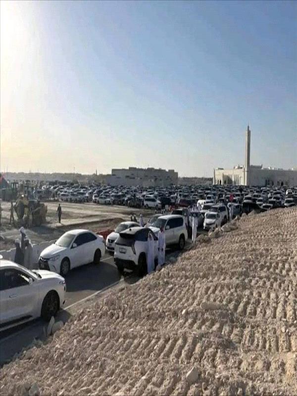 اخبار وتقارير - بالصور .. تشييع جثمان الرئيس علي سالم البيض إلى مقبرة بني ياس