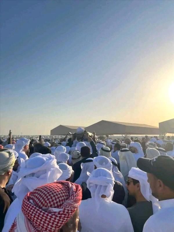 اخبار وتقارير - بالصور .. تشييع جثمان الرئيس علي سالم البيض إلى مقبرة بني ياس