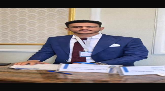 طالب في جامعة العلوم والتكنولوجيا يناقش بحث تخرج حول 