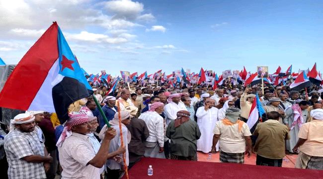 اخبار وتقارير – المهرة تجدد التفويض للرئيس الزبيدي وتؤكد على مسار استعادة دولة الجنوب