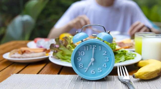 اخبار وتقارير – تعرف على تأثير تناول الطعام المتأخر ليلاً على صحتك